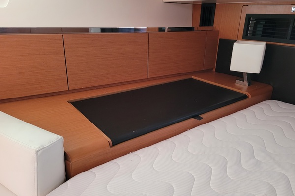 Lifeline 44ft Jeanneau Yacht For Sale