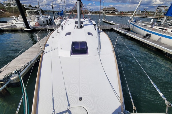 Lifeline 44ft Jeanneau Yacht For Sale