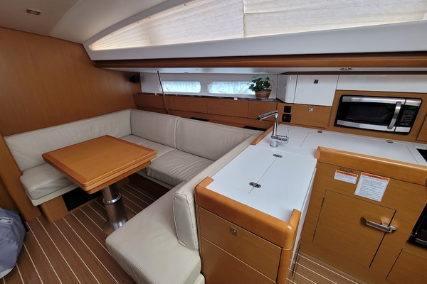 Lifeline 44ft Jeanneau Yacht For Sale