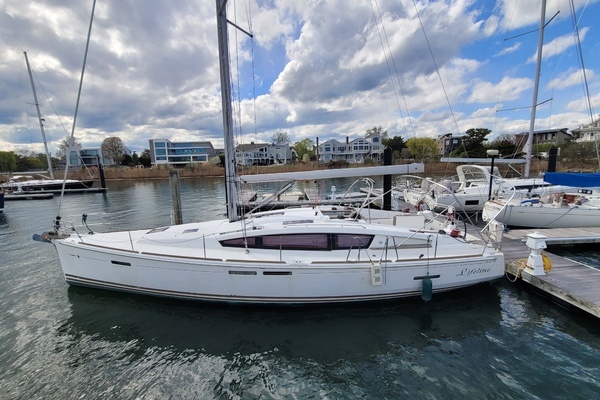 Photo of the 2017 Jeanneau Sun Odyssey 44 DS "Lifeline"