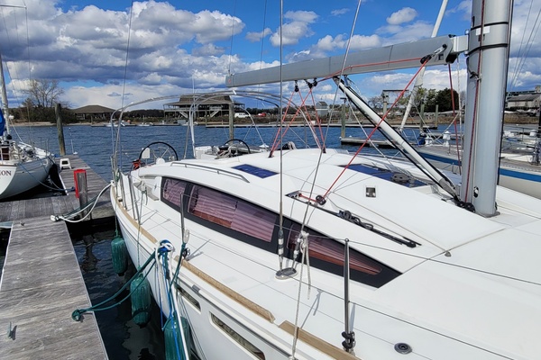 Lifeline 44ft Jeanneau Yacht For Sale