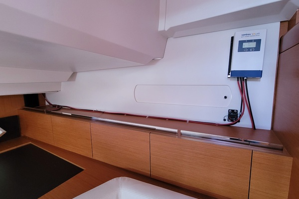 Lifeline 44ft Jeanneau Yacht For Sale