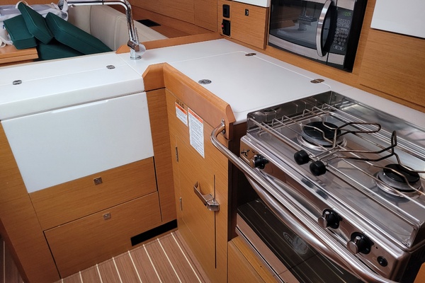 Lifeline 44ft Jeanneau Yacht For Sale