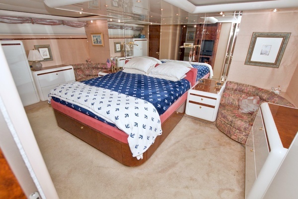 1998 Lazzara Yachts 76