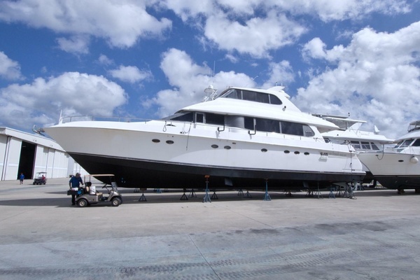 Photo of the 1998 Lazzara Yachts 76 Skylounge Grand Salon "Ohana"