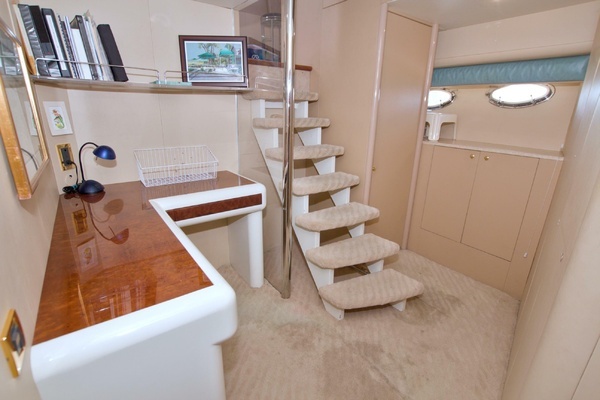 1998 Lazzara Yachts 76