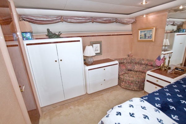 1998 Lazzara Yachts 76