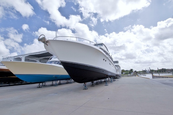 1998 Lazzara Yachts 76
