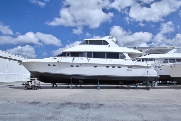 Photo of the 1998 Lazzara Yachts 76 Skylounge Grand Salon "Ohana"