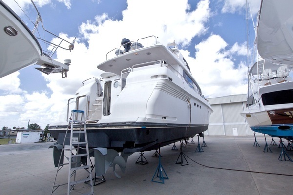 1998 Lazzara Yachts 76