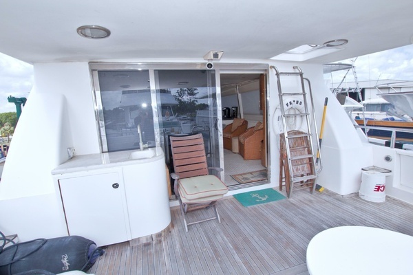 1998 Lazzara Yachts 76