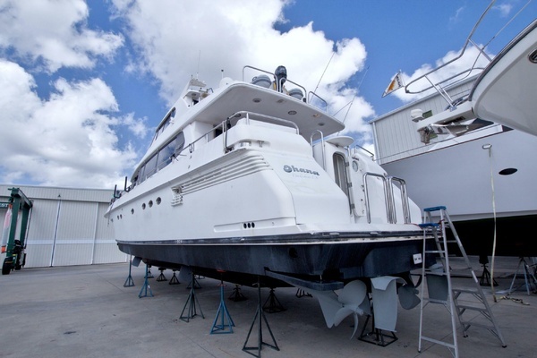 1998 Lazzara Yachts 76