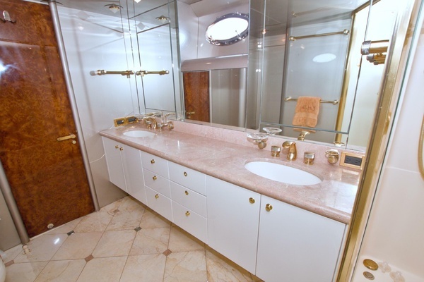 1998 Lazzara Yachts 76