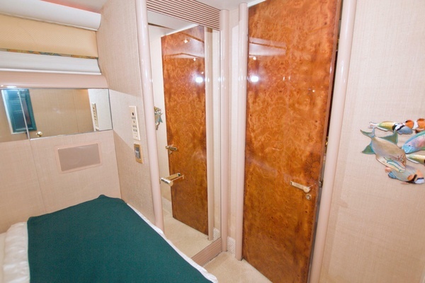 1998 Lazzara Yachts 76