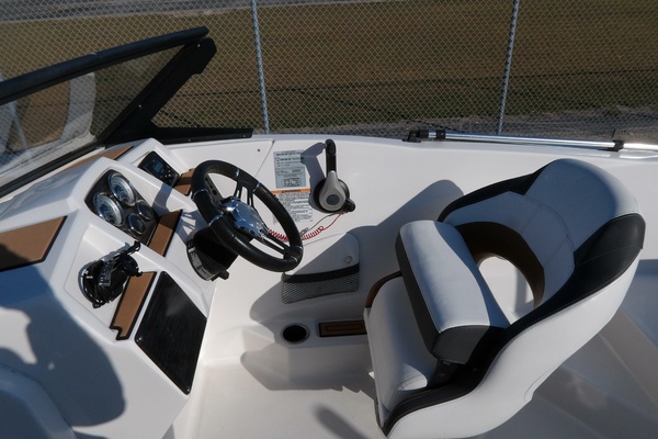 19ft Starcraft Yacht For Sale