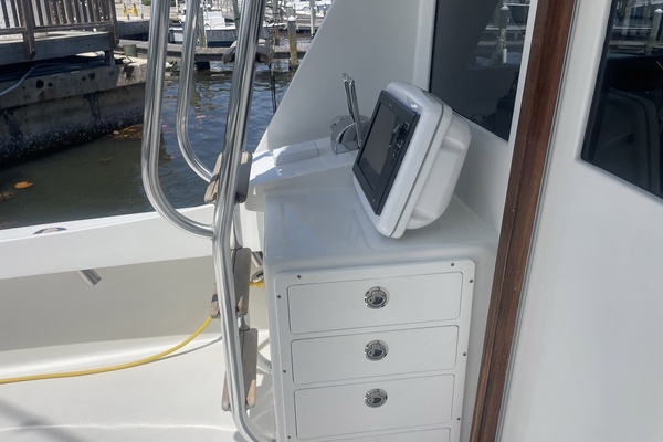 Dolphin II 34ft Hatteras Yacht For Sale