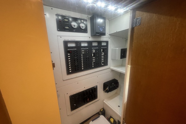 Dolphin II 34ft Hatteras Yacht For Sale
