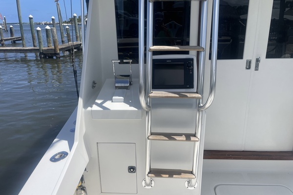 Dolphin II 34ft Hatteras Yacht For Sale