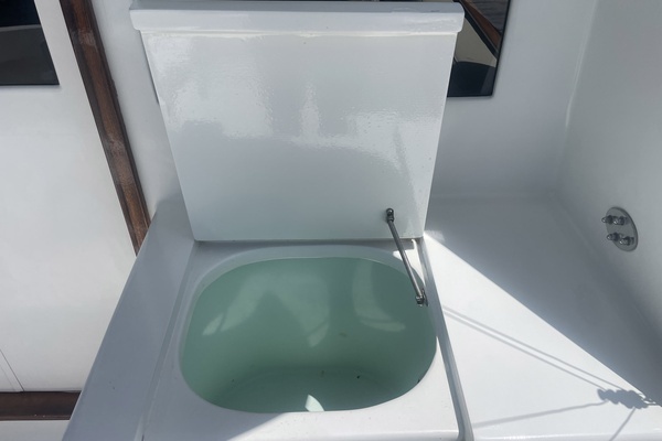 Photo of the 1968 Hatteras 34 Sportfisherman "Dolphin II"