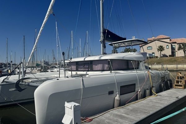 42-ft-Lagoon-2017-42-Moonlight Lady Houston Texas United States  yacht for sale