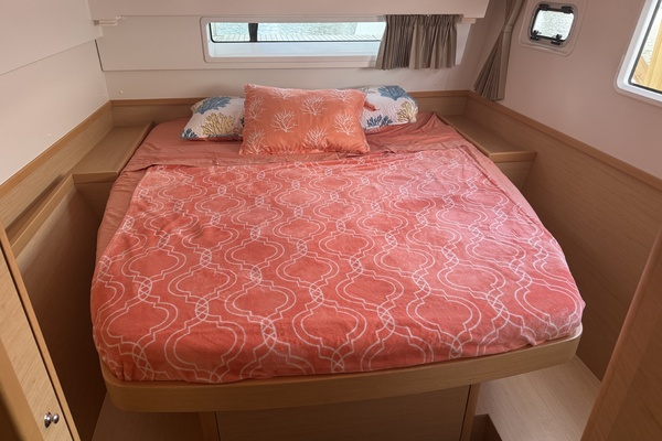 Moonlight Lady 42ft Lagoon Yacht For Sale