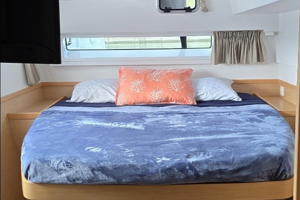 Moonlight Lady 42ft Lagoon Yacht For Sale