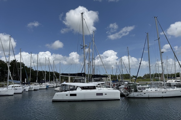 Moonlight Lady 42ft Lagoon Yacht For Sale