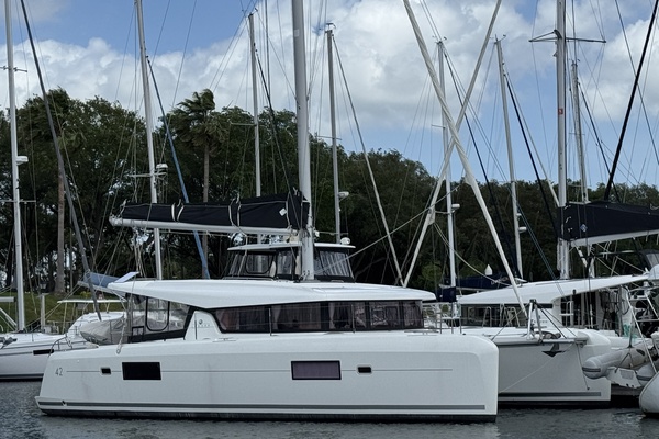Moonlight Lady 42ft Lagoon Yacht For Sale