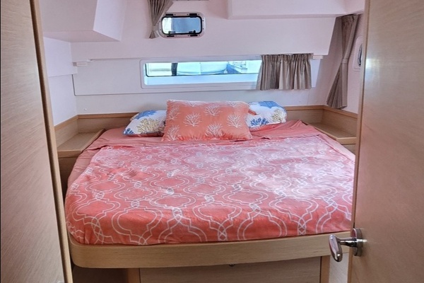 Moonlight Lady 42ft Lagoon Yacht For Sale