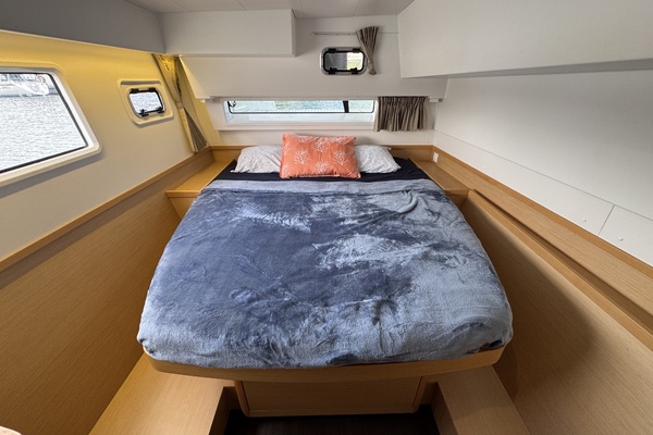 Moonlight Lady 42ft Lagoon Yacht For Sale
