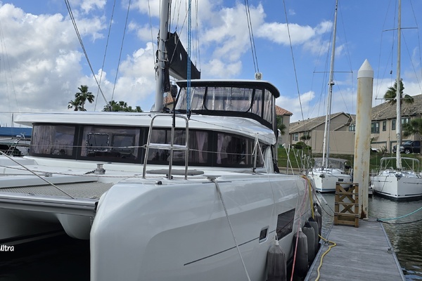 Moonlight Lady 42ft Lagoon Yacht For Sale