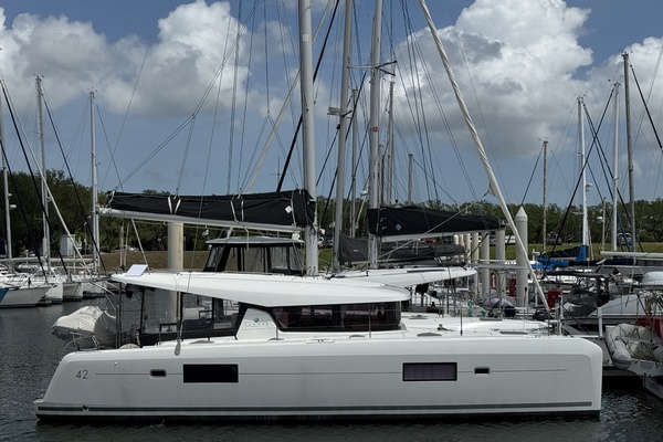 Moonlight Lady 42ft Lagoon Yacht For Sale