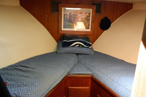 SERENITY 38ft Hatteras Yacht For Sale
