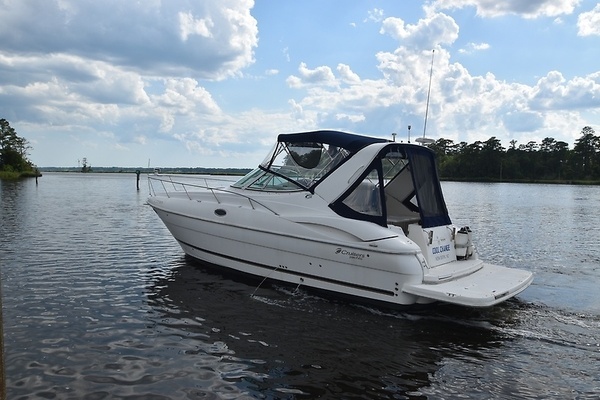 Photo of the 2004 Cruisers Yachts 320 Express "Cool Change "