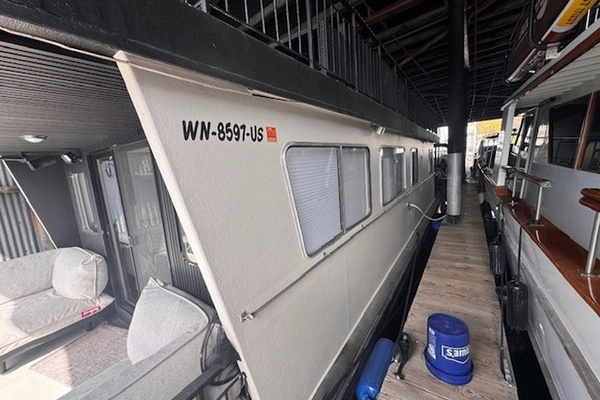 Photo of the 1985 Three Buoys Houseboat