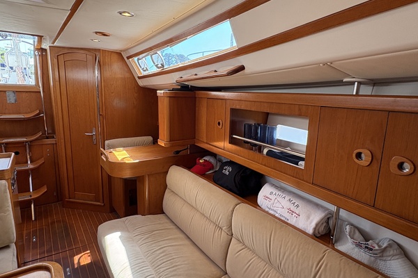 Island Flyer 40ft Wauquiez Yacht For Sale