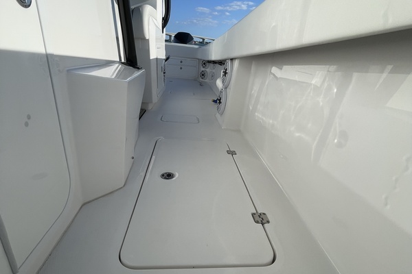 Compensating 33ft Invincible Yacht For Sale