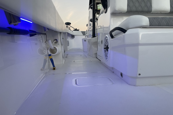 Compensating 33ft Invincible Yacht For Sale