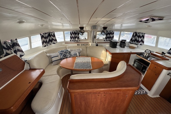 Photo of the 2004 Lagoon 410 S2 "Into The Mystic"