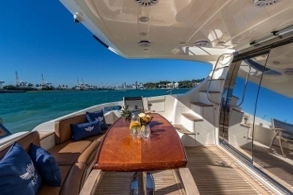 2007 Azimut 62