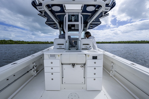 HEY MAN Repowered 2022 3 x 400hp Merc  w Joystick 35ft Everglades Yacht For Sale