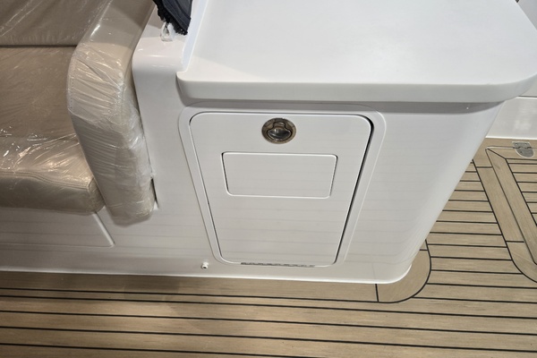 The Sunshine Crew 38ft MJM Yacht For Sale