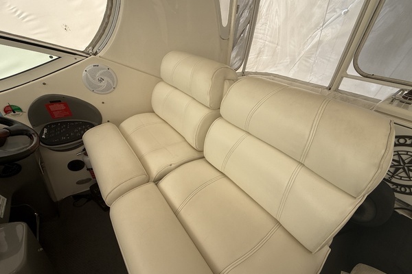 2005 Cruisers Yachts 40