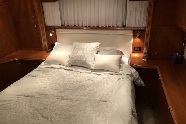 2005 Cruisers Yachts 40