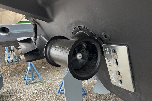 2005 Cruisers Yachts 40