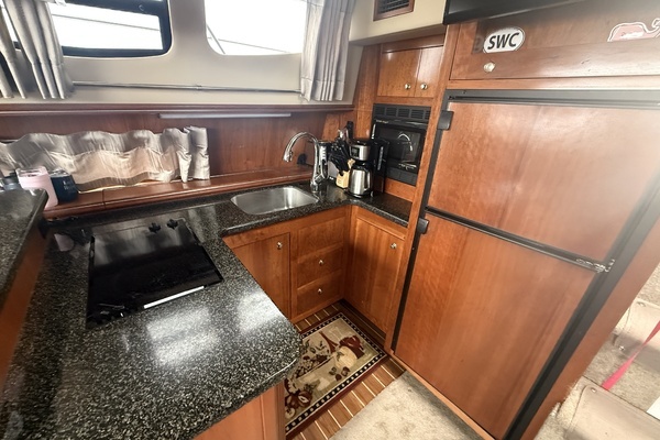 2005 Cruisers Yachts 40