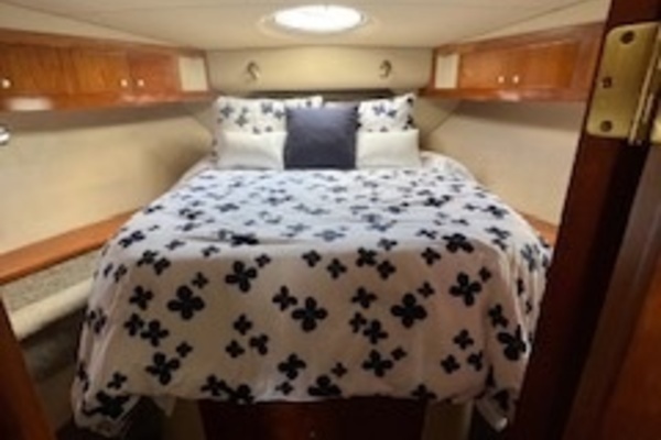 2005 Cruisers Yachts 40