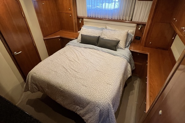 2005 Cruisers Yachts 40