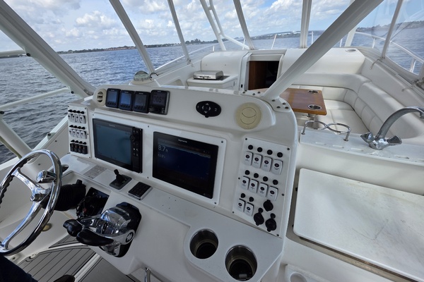Paradise Bound 35ft Everglades Yacht For Sale