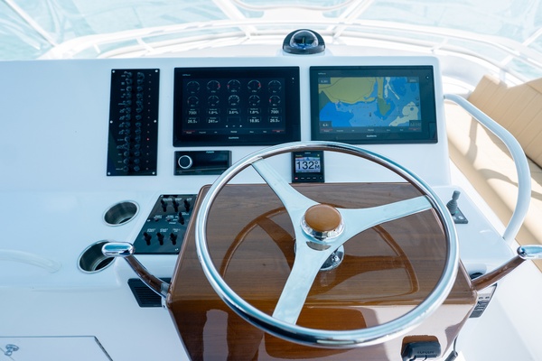 ONE LIFE 50ft Hatteras Yacht For Sale